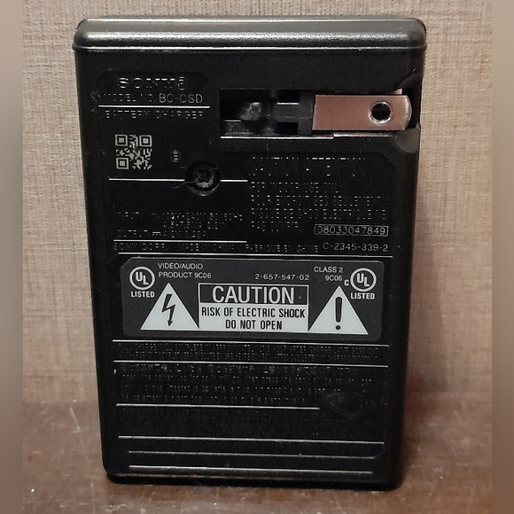 Sony Cybershot DSC-T300 10.1MP Digital Camera, Case, Battery, and Charger - Picture 4 of 16